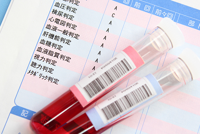 健康診断の結果と採血した血液
